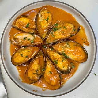 T3 . Bistro Mussels